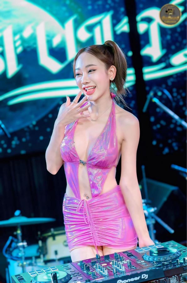 MaLiw Miw นางแบบ พริตตี้ มะหลิว หมิว หุ่นเอ็กซ์ ดาวทวิต บิกินี่ ยั่ว 18+ 10