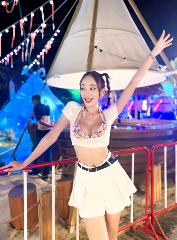 MaLiw Miw นางแบบ พริตตี้ มะหลิว หมิว หุ่นเอ็กซ์ ดาวทวิต บิกินี่ ยั่ว 18+ 7