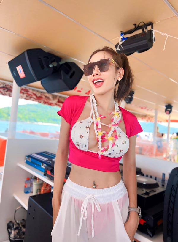 MaLiw Miw นางแบบ พริตตี้ มะหลิว หมิว หุ่นเอ็กซ์ ดาวทวิต บิกินี่ ยั่ว 18+ 9