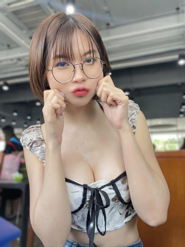 kwan kansuda แจกวาร์ป ขวัญ กัลย์สุดา สาวแว่น นางแบบ Onlyfans 18+ 1
