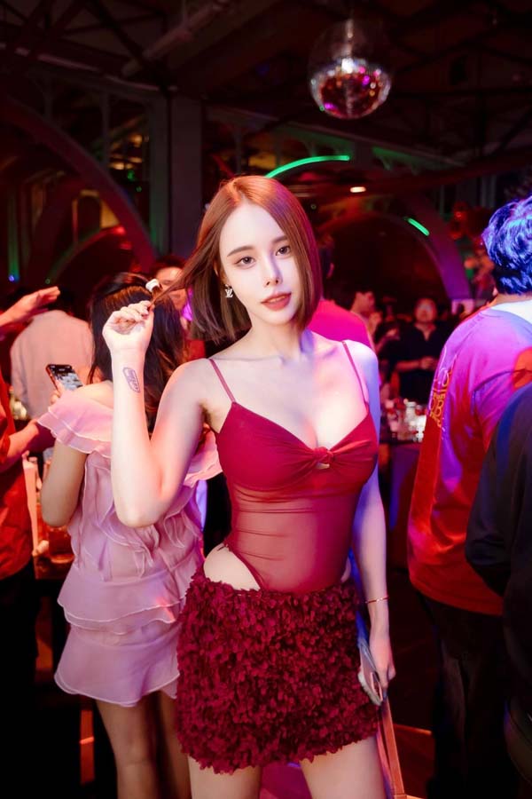 Ninew Mingko แจกวาร์ป นินิว นางแบบ พริตตี้ ดีเจโซดา ยั่ว ติ๊กต็อค 18+ 18