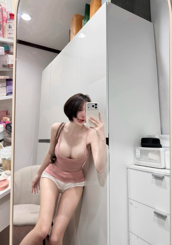 Evefariii แจกวาร์ป น้อง อีฟ พริตตี้สาว ตัวแม่ ขาวสวย ผมสั้น หุ่นเอ็กซ์ 18+ 36